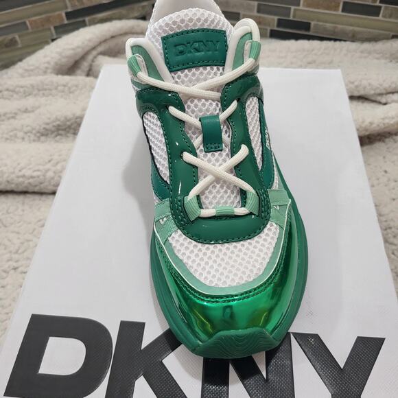 NIB DKNY Juna Everyday Lace Up Platform Athletic Sneaker White/Green sz 5 - Picture 1 of 8